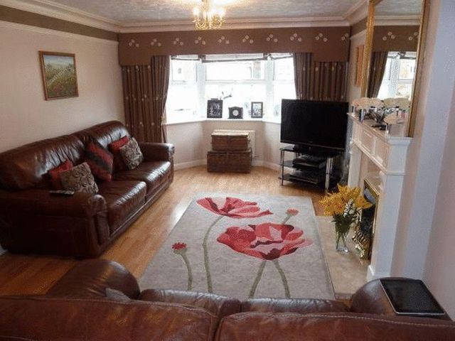 Image of 4 bedroom Detached house to rent in Woodcock Close Rednal Birmingham B31 at Woodcock Close  Birmingham, B31 5EH