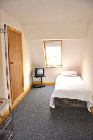  Image of 2 bedroom Flat to rent in Woodlands Road Leatherhead KT22 at Brook Willow Farm Leatherhead Leatherhead, KT22 0AN