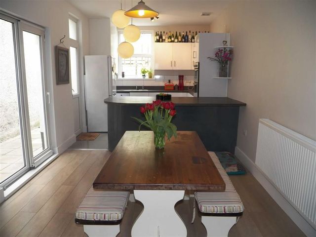  Image of 3 bedroom Property for sale in Woodlands Terrace Swansea SA1 at Woodlands Terrace Mount Pleasant Mount Pleasant, SA1 6BR