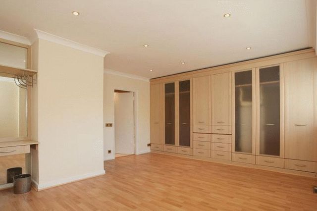  Image of 5 bedroom Terraced house to rent in Woodsford Square London W14 at Woodsford Square  London, W14 8DP