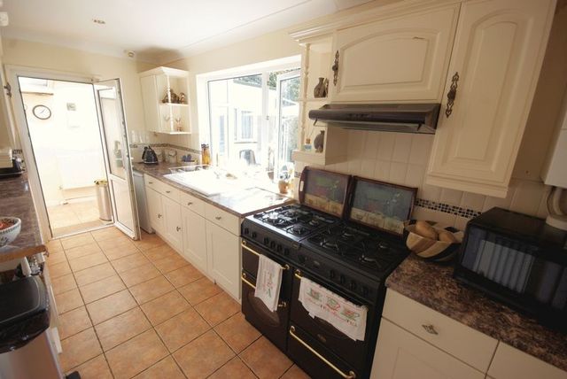  Image of 3 bedroom Detached house for sale in York Crescent Lee-on-the-Solent PO13 at York Crescent  Lee-On-The-Solent, PO13 9AX