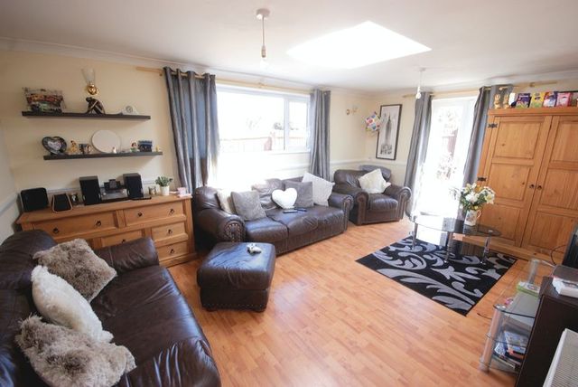  Image of 3 bedroom Detached house for sale in York Crescent Lee-on-the-Solent PO13 at York Crescent  Lee-On-The-Solent, PO13 9AX
