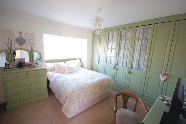  Image of 3 bedroom Detached house for sale in York Crescent Lee-on-the-Solent PO13 at York Crescent  Lee-On-The-Solent, PO13 9AX