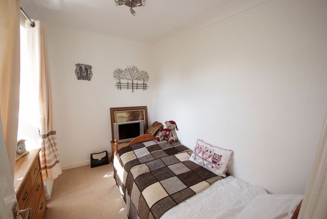  Image of 3 bedroom Detached house for sale in York Crescent Lee-on-the-Solent PO13 at York Crescent  Lee-On-The-Solent, PO13 9AX