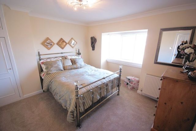  Image of 3 bedroom Detached house for sale in York Crescent Lee-on-the-Solent PO13 at York Crescent  Lee-On-The-Solent, PO13 9AX