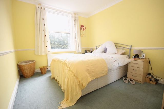  Image of 2 bedroom Flat for sale in Boscombe Cliff Road Pokesdown Bournemouth BH5 at 23 Boscombe Cliff Road Boscombe Manor Bournemouth, BH5 1JP