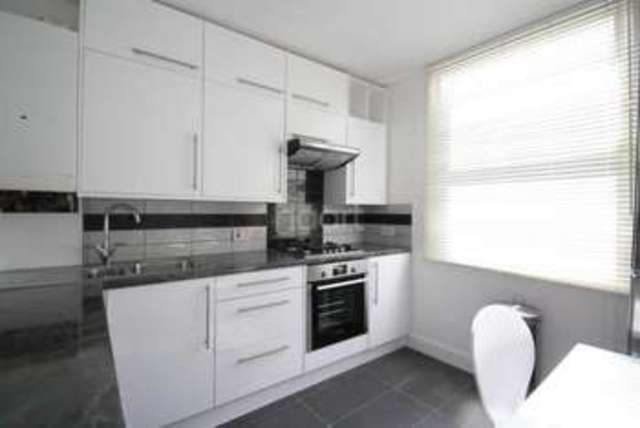  Image of 2 bedroom Flat to rent in Quicks Road London SW19 at Wimbledon London Merton, SW19 1EY