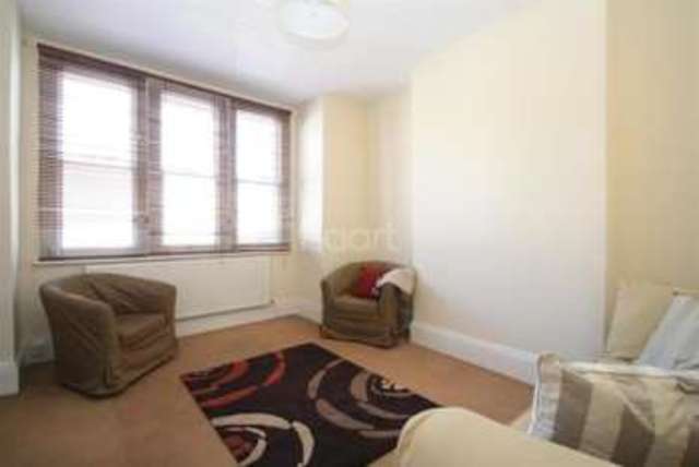  Image of 2 bedroom Flat to rent in Quicks Road London SW19 at Wimbledon London Merton, SW19 1EY