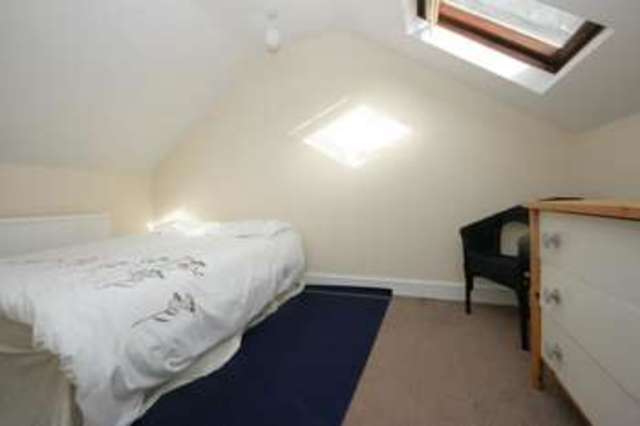  Image of 2 bedroom Flat to rent in Quicks Road London SW19 at Wimbledon London Merton, SW19 1EY