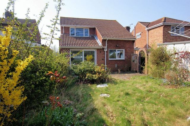  Image of 2 bedroom Detached house for sale in Abbeyfield Drive Fareham PO15 at Abbeyfield Drive  Fareham, PO15 5PF