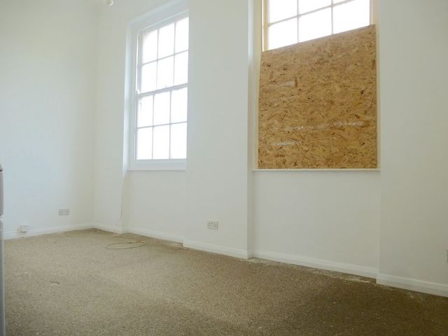  Image of Flat to rent in Albert Road Brighton BN1 at Albert Road  Brighton, BN1 3RL