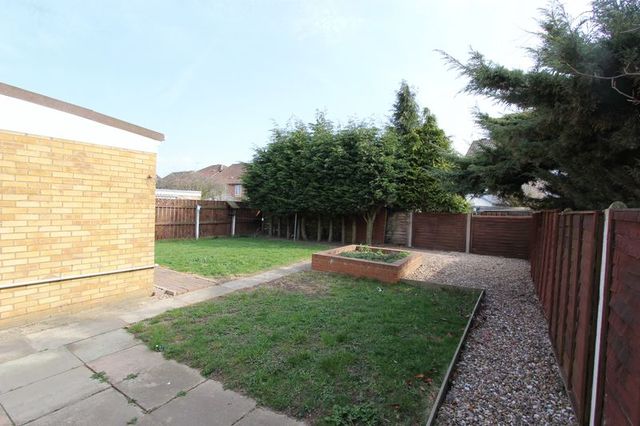  Image of 3 bedroom Detached house for sale in Alexandra Drive Beverley HU17 at Alexandra Drive  Beverley, HU17 8PG