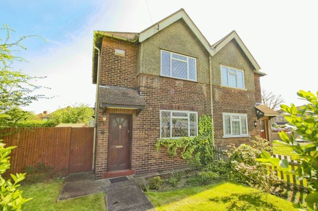  Image of 2 bedroom Semi-Detached house to rent in Alnwick Road London SE12 at Alnwick Road  Lee, SE12 9BX