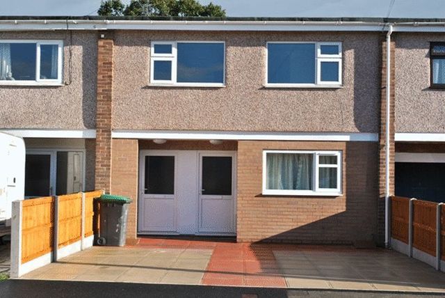  Image of 2 bedroom Flat to rent in Annefield Park Gresford Wrexham LL12 at Annefield Park Gresford Wrexham, LL12 8NS