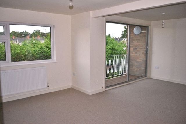  Image of 2 bedroom Flat to rent in Annefield Park Gresford Wrexham LL12 at Annefield Park Gresford Wrexham, LL12 8NS
