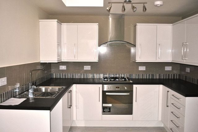  Image of 2 bedroom Flat to rent in Annefield Park Gresford Wrexham LL12 at Annefield Park Gresford Wrexham, LL12 8NS