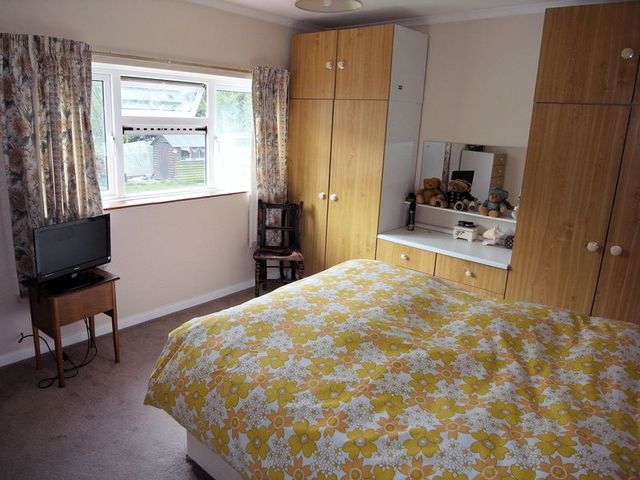  Image of 3 bedroom Semi-Detached house for sale in Applegarth Avenue Guildford GU2 at Applegarth Avenue  Guildford, GU2 8LZ
