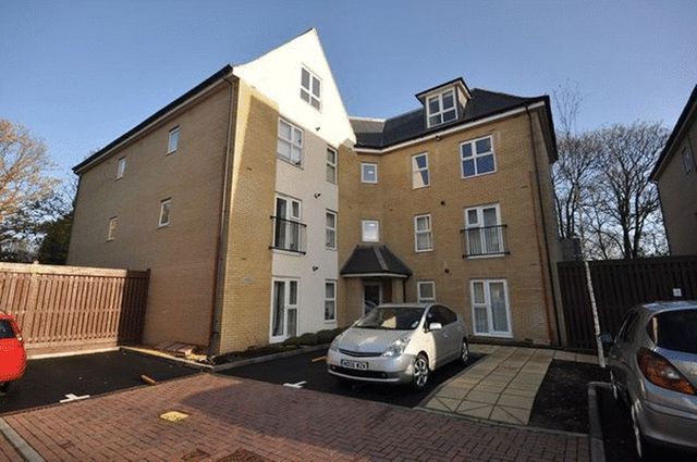  Image of 2 bedroom Flat to rent in Archers Road Shirley Southampton SO15 at Archers Road  Southampton, SO15 2LQ
