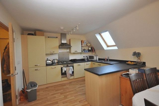  Image of 2 bedroom Flat to rent in Archers Road Shirley Southampton SO15 at Archers Road  Southampton, SO15 2LQ