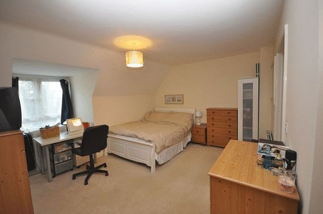  Image of 2 bedroom Flat to rent in Archers Road Shirley Southampton SO15 at Archers Road  Southampton, SO15 2LQ