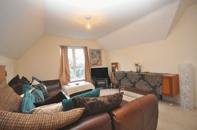  Image of 2 bedroom Flat to rent in Archers Road Shirley Southampton SO15 at Archers Road  Southampton, SO15 2LQ