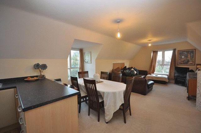  Image of 2 bedroom Flat to rent in Archers Road Shirley Southampton SO15 at Archers Road  Southampton, SO15 2LQ