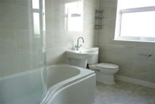  Image of 2 bedroom Terraced house to rent in Avenue Road Extension Leicester LE2 at Leicester, LE2 3EP