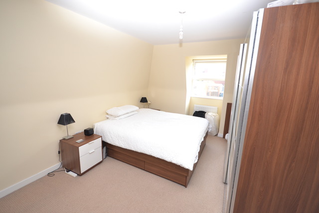  Image of 2 bedroom Property to rent in East End Road London N3 at East End Road  Finchley, N3 3QE