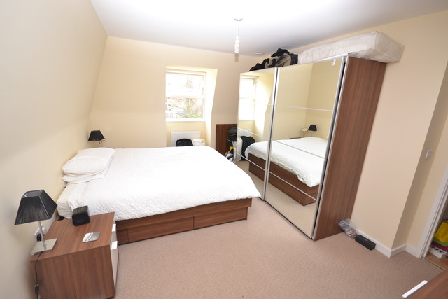  Image of 2 bedroom Property to rent in East End Road London N3 at East End Road  Finchley, N3 3QE