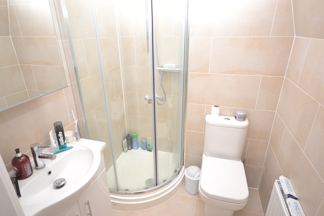  Image of 2 bedroom Property to rent in East End Road London N3 at East End Road  Finchley, N3 3QE