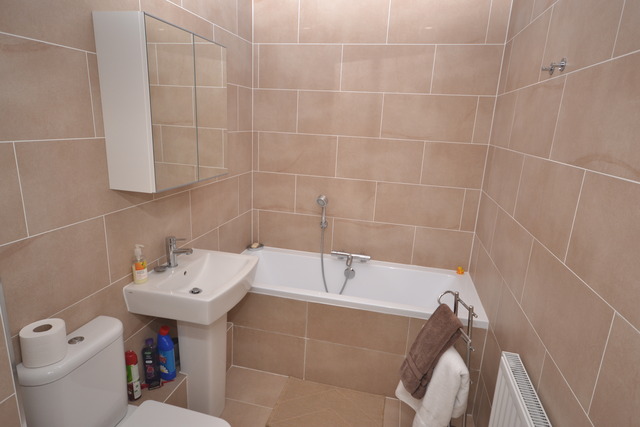 Image of 2 bedroom Property to rent in East End Road London N3 at East End Road  Finchley, N3 3QE