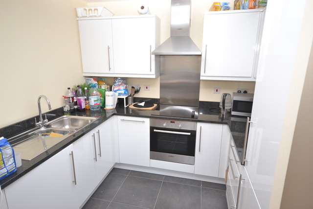  Image of 2 bedroom Property to rent in East End Road London N3 at East End Road  Finchley, N3 3QE