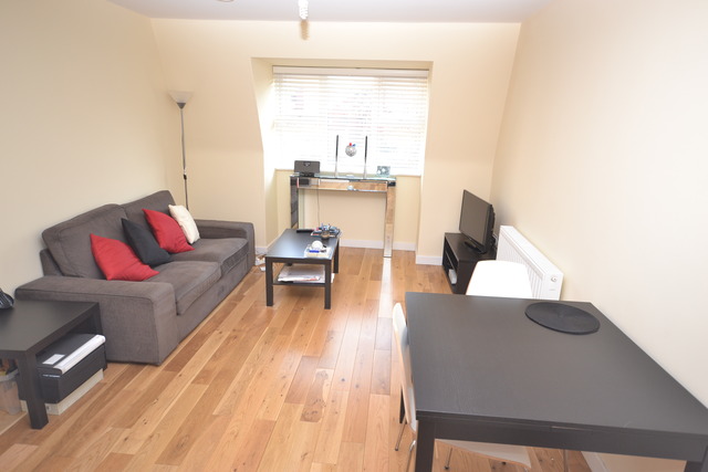  Image of 2 bedroom Property to rent in East End Road London N3 at East End Road  Finchley, N3 3QE