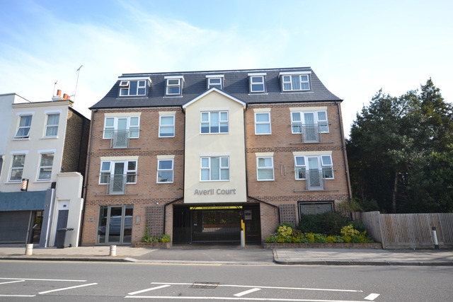  Image of 2 bedroom Property to rent in East End Road London N3 at East End Road  Finchley, N3 3QE