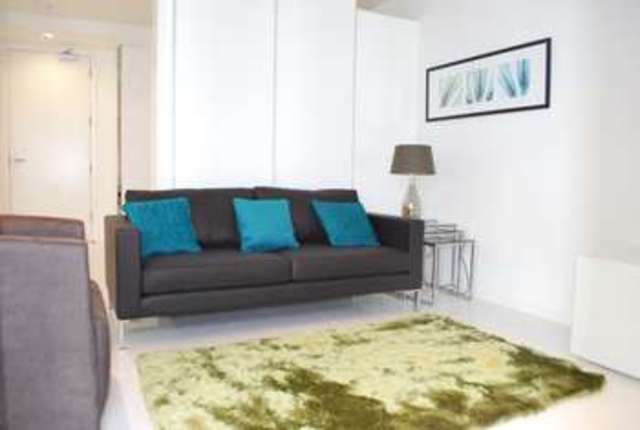  Image of Flat to rent in Baltimore Wharf London E14 at North Boulevard  Canary Wharf, E14 9EQ