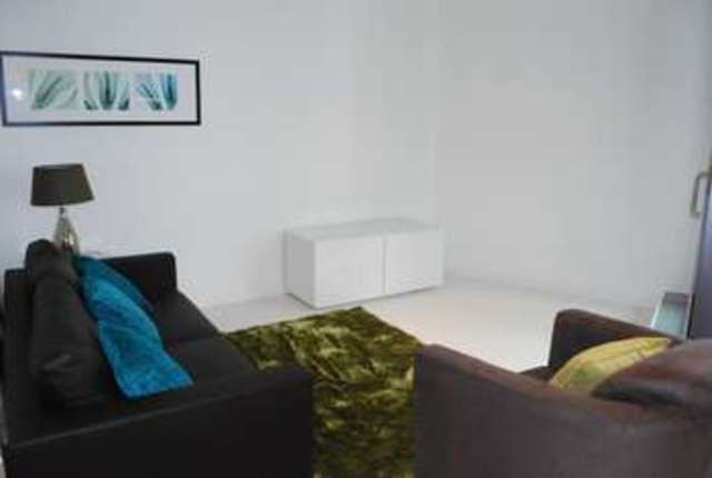  Image of Flat to rent in Baltimore Wharf London E14 at North Boulevard  Canary Wharf, E14 9EQ
