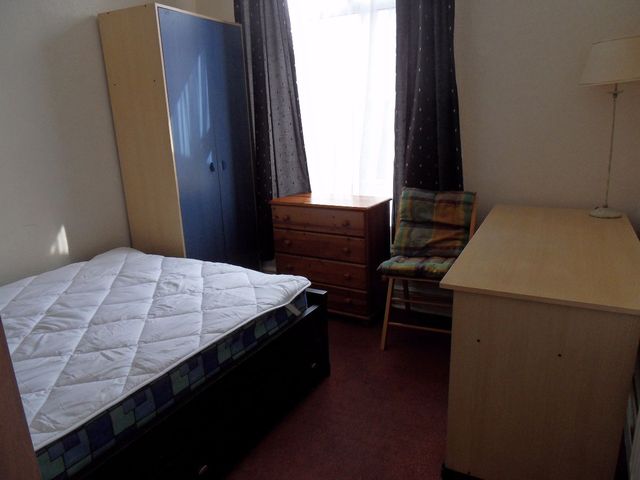  Image of 1 bedroom House Share to rent in Batt Street Sheffield S8 at Sheffield, S8 0ZZ