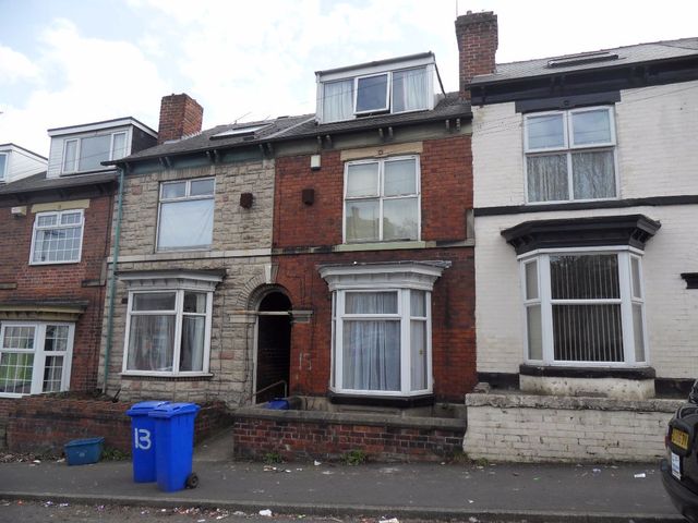  Image of 1 bedroom House Share to rent in Batt Street Sheffield S8 at Sheffield, S8 0ZZ