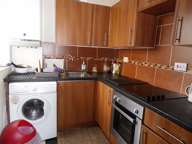  Image of 1 bedroom House Share to rent in Batt Street Sheffield S8 at Sheffield, S8 0ZZ