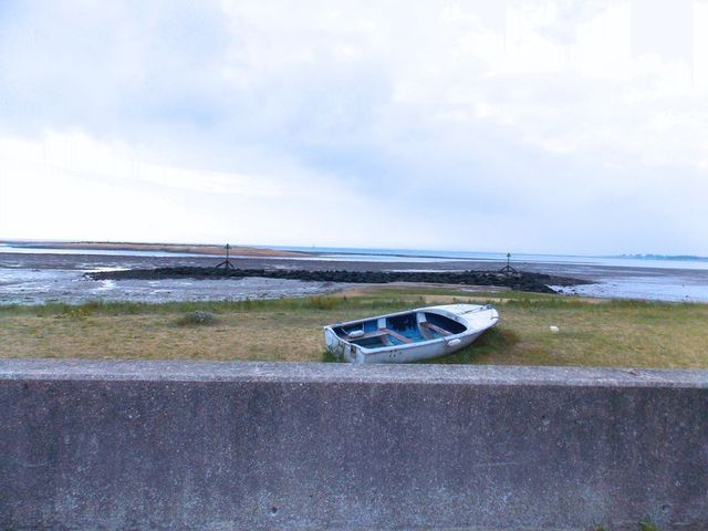  Image of 3 bedroom Detached house for sale in Eastern Promenade Point Clear Bay Clacton-on-Sea CO16 at Eastern Promenade Point Clear Bay Clacton-On-Sea, CO16 8LG
