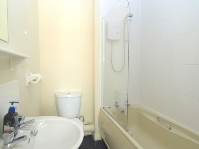  Image of Flat to rent in Beaufort Crescent Kirkcaldy KY2 at Kirkcaldy Fife Fife, KY2 5SH