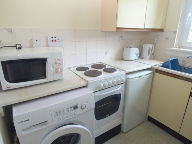  Image of Flat to rent in Beaufort Crescent Kirkcaldy KY2 at Kirkcaldy Fife Fife, KY2 5SH