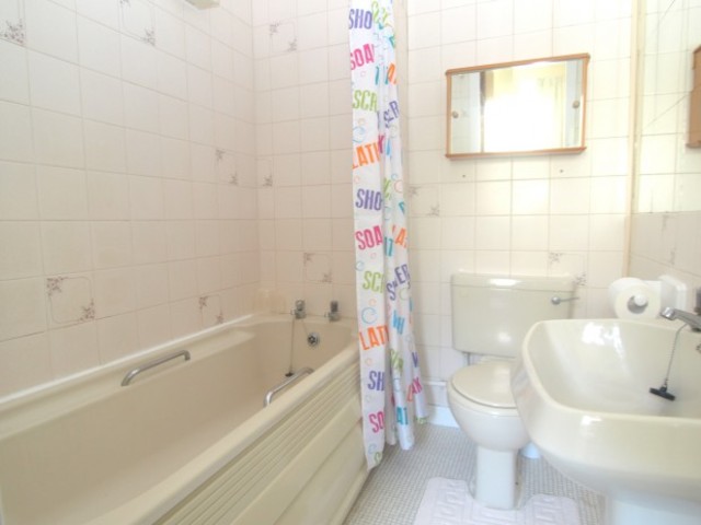  Image of Flat to rent in Beaufort Crescent Kirkcaldy KY2 at Kirkcaldy Fife Fife, KY2 5SH