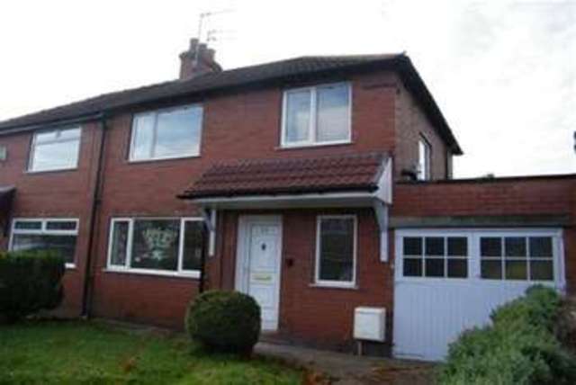  Image of 3 bedroom Semi-Detached house to rent in Bedford Road Urmston Manchester M41 at Manchester, M41 7BB