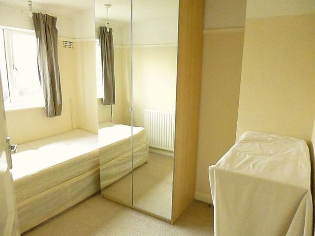  Image of 2 bedroom Detached house to rent in Bedwell Gardens Hayes UB3 at Bedwell Gardens  Hayes, UB3 4EB