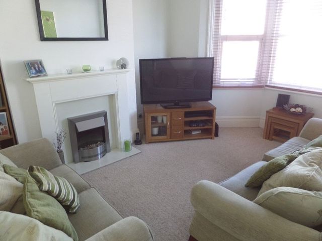  Image of 2 bedroom Flat for sale in Bellevue Road Southend-on-Sea SS2 at Bellevue Road  Southend-On-Sea, SS2 4JE
