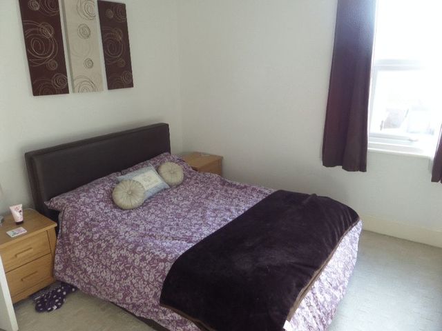  Image of 2 bedroom Flat for sale in Bellevue Road Southend-on-Sea SS2 at Bellevue Road  Southend-On-Sea, SS2 4JE