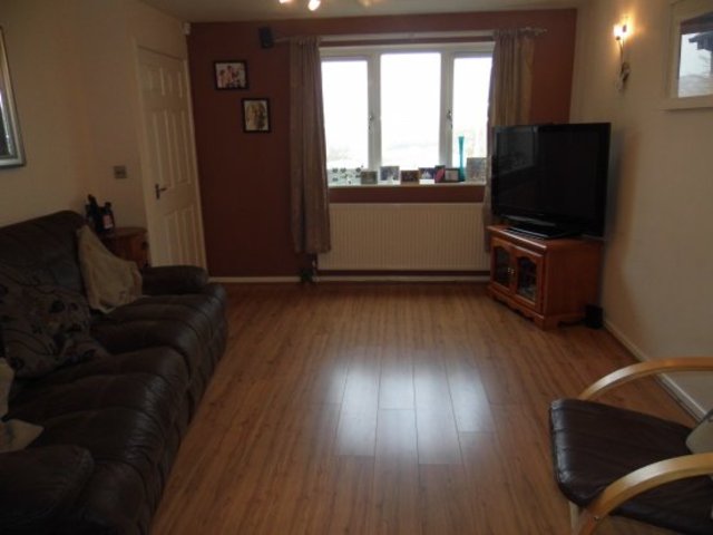  Image of 3 bedroom Semi-Detached house for sale in Billing View Idle Bradford BD10 at Bradford West Yorkshire Bradford, BD10 9BW