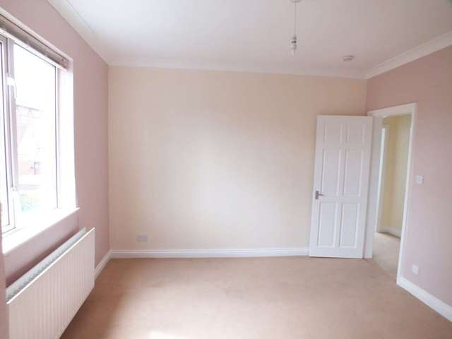  Image of 1 bedroom Flat to rent in Birmingham Road Wylde Green Sutton Coldfield B72 at Birmingham Road Wylde Green Sutton Coldfield, B72 1DL