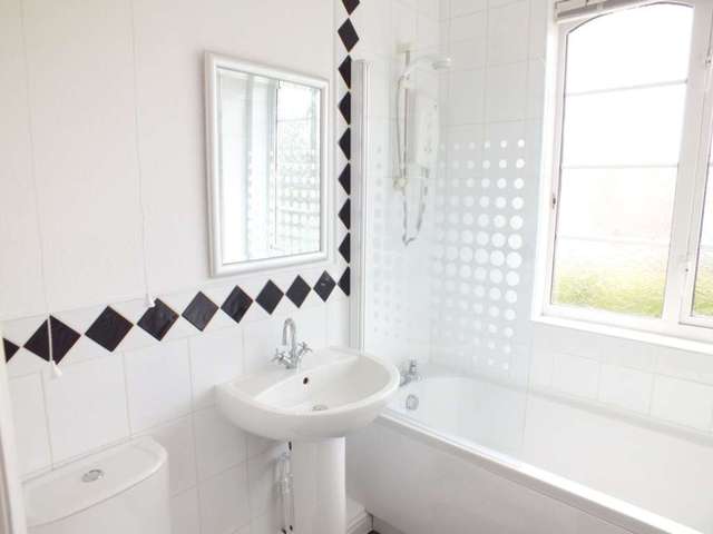  Image of 1 bedroom Flat to rent in Birmingham Road Wylde Green Sutton Coldfield B72 at Birmingham Road Wylde Green Sutton Coldfield, B72 1DL